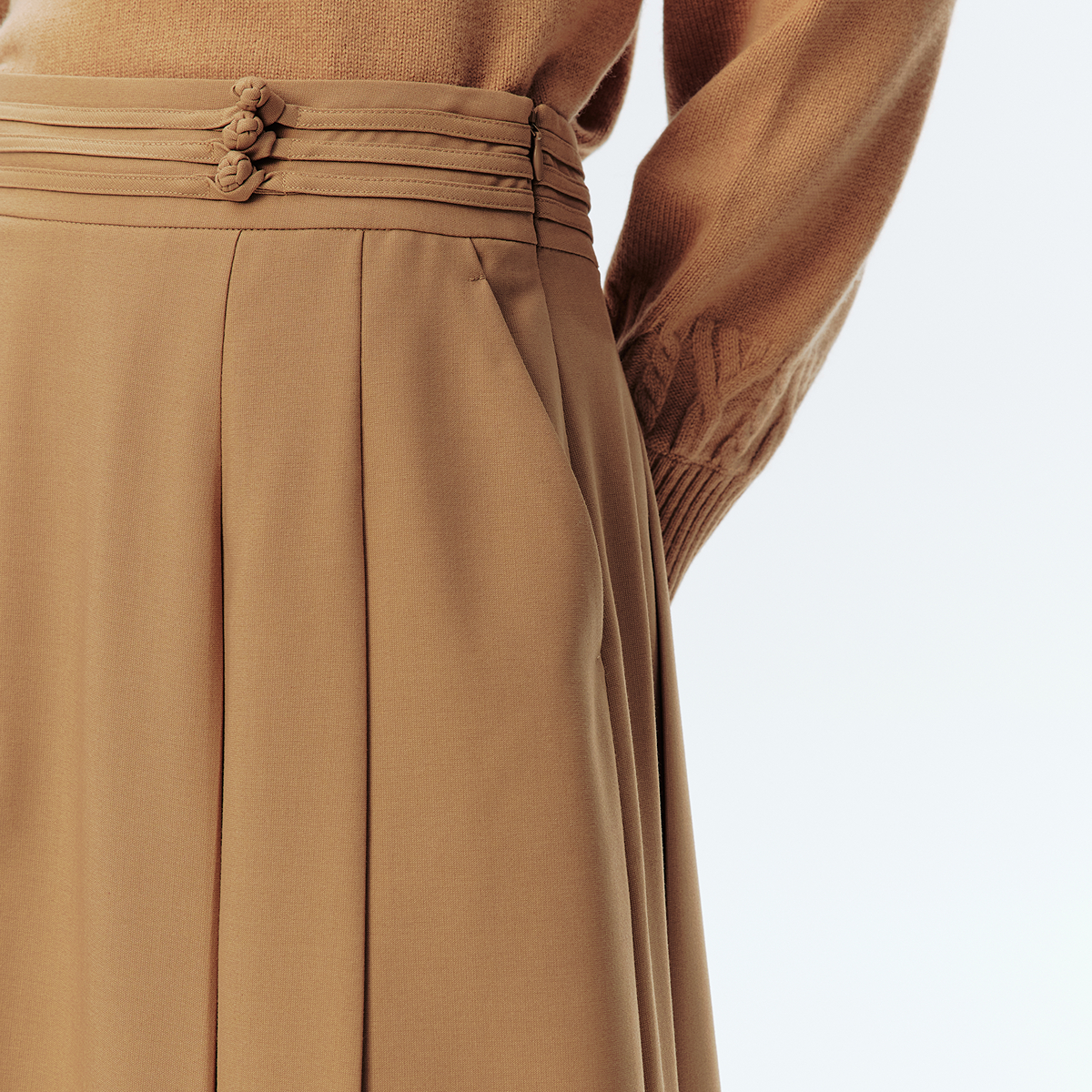 VGRASS维格娜丝冬季新款定纺面料宽松A字褶裙新中式盘扣半身裙女 - 图1