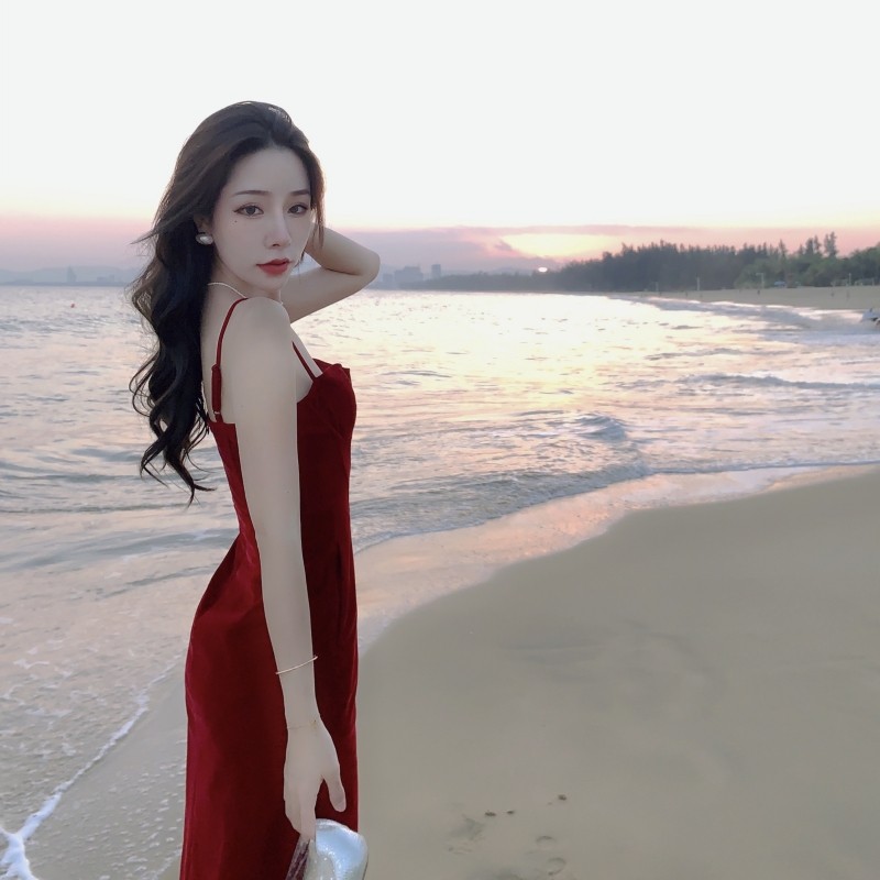 港风复古红色丝绒吊带秋冬连衣裙 欧汐沫连衣裙