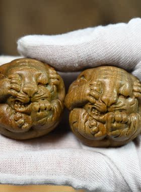 绿檀木生肖老虎手球文玩