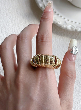 日系CoopKoopins风 时尚金属亮面牛角包螺纹开口戒指设计感气质