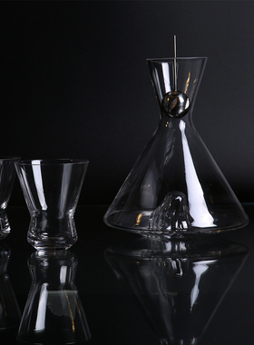 样板房间餐厅酒吧桌面威士忌