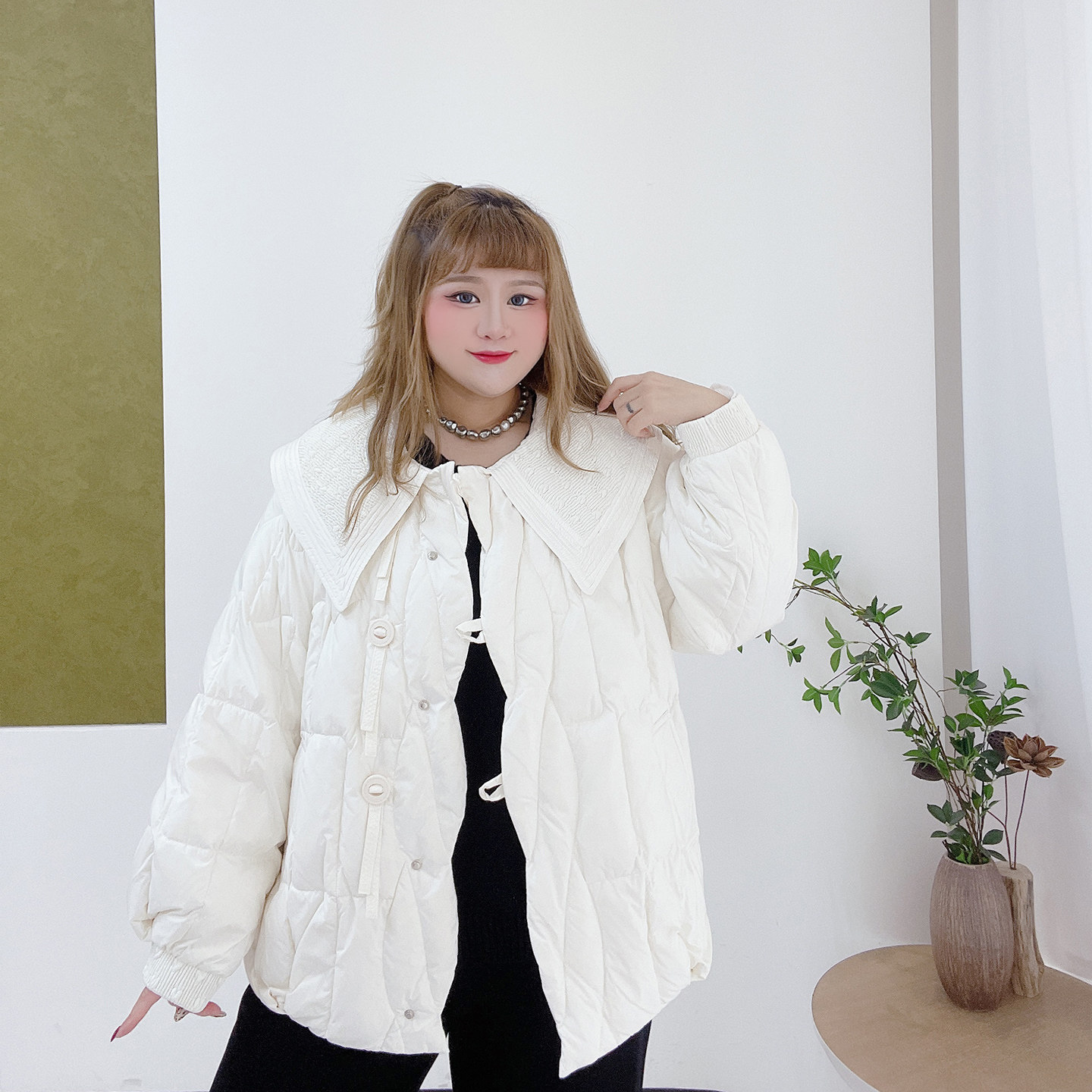 2025冬款胖莹莹大码女装韩版甜美可爱减龄娃娃领小个子短款羽绒服