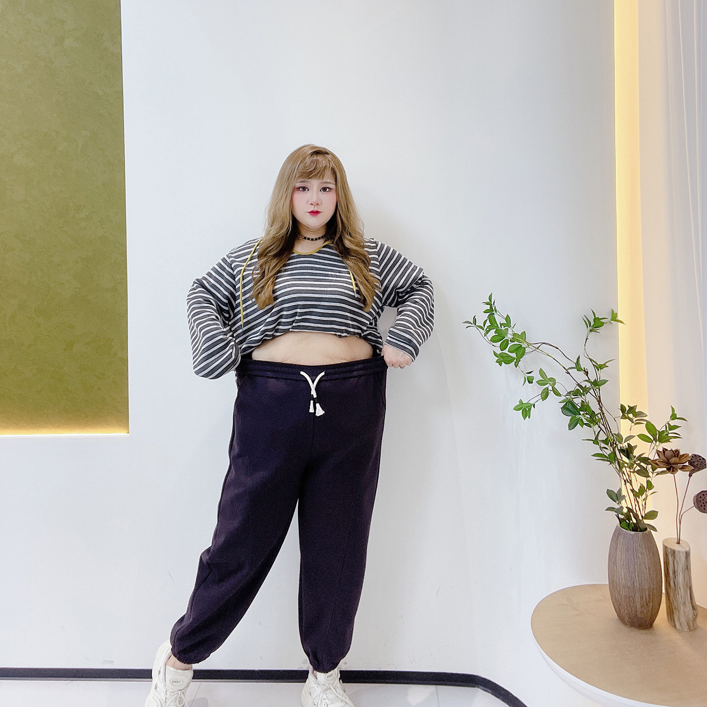 胖莹莹大码女装2025秋冬简约刺绣抽绳松紧腰束脚运动卫裤休闲裤,淘宝优惠券,粉丝福利购,淘宝优惠卷