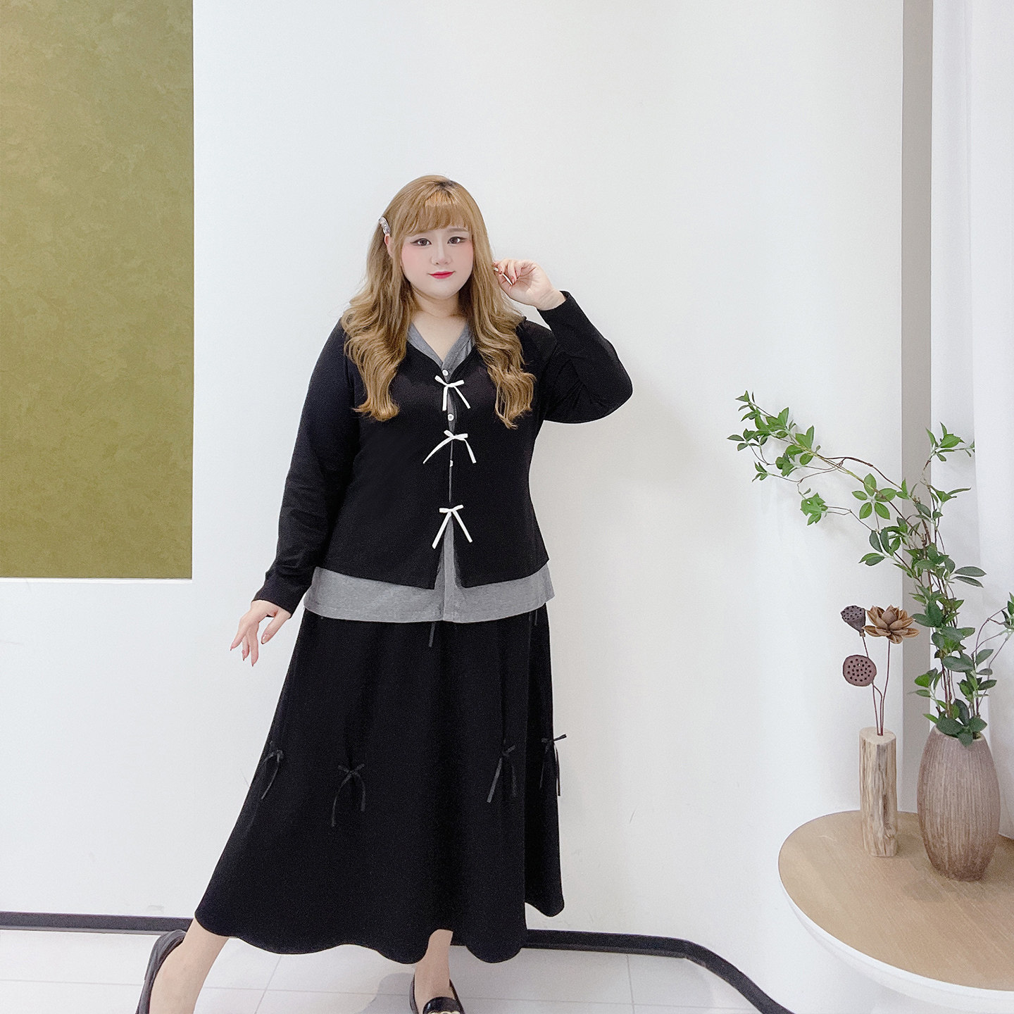 300斤胖莹莹大码女装V领法式撞色拼接假两件蝴蝶结上衣半身裙套装,淘宝优惠券,粉丝福利购,淘宝优惠卷