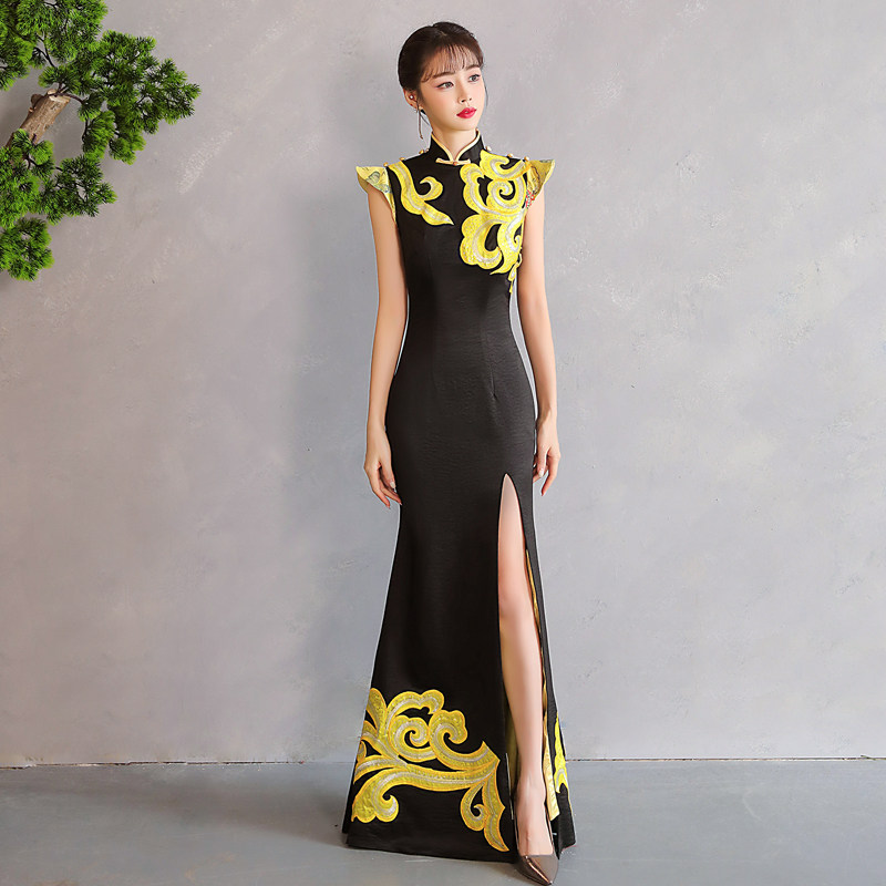 旗袍2023年新款国潮改良走秀旗袍年会主持人晚礼服高级感演出服女
