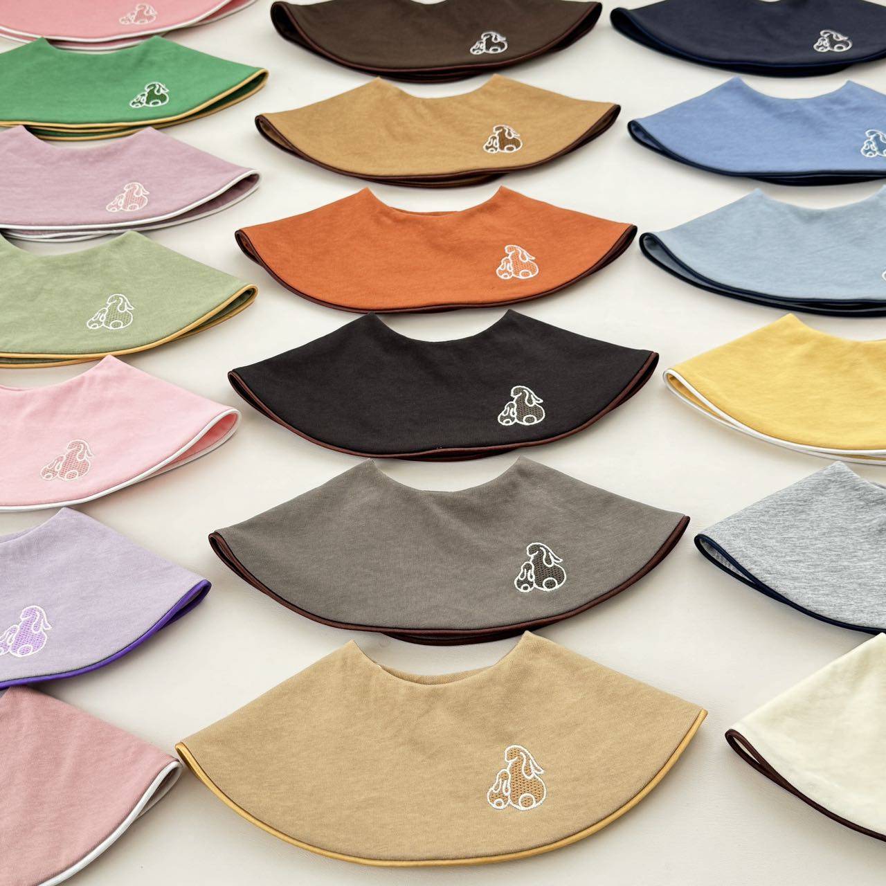 全棉婴幼儿360度转圈圆形口水巾宝宝围嘴围兜小兔依偎滚边喂奶巾,淘宝优惠券,粉丝福利购,淘宝优惠卷