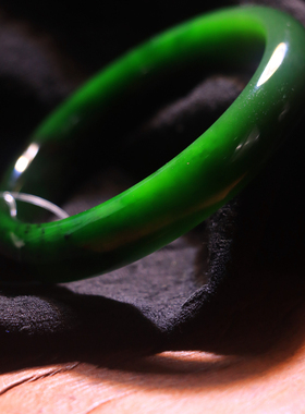 俄罗斯碧玉手镯女款菠菜绿