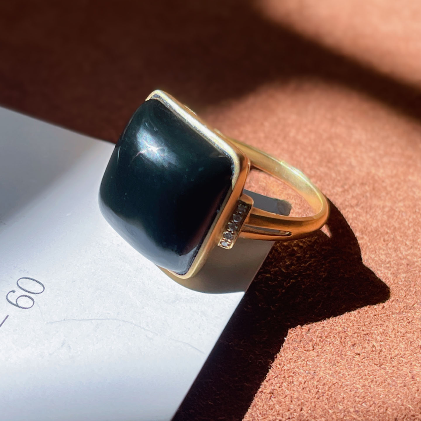Yifang Yushe Xinjiang Hotan Yuta County black sapphire card 16mm 18k gold inlaid exquisite ring