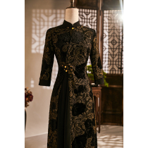 Black qipao 2023 new autumn and winter long sleeves New Chinese improved middle aged mother with dress gold flower suede odei