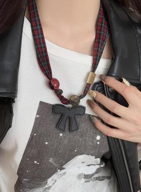 咖色皮质蝴蝶结格子布艺项链女美拉德串珠挂脖配饰复古小众毛衣链