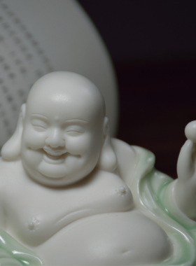 创意中式陶瓷保平安汽车载摆件家用弥勒佛像供奉招财笑佛车内饰品