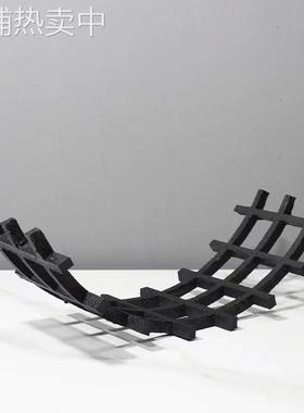 现代北欧创意黑白弯形网格果盘抽象镂空立体样板房客厅树脂工艺品