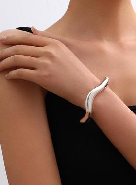 跨境欧美时尚小众熔岩金属手镯高级设计感液态褶皱不规则复古手镯