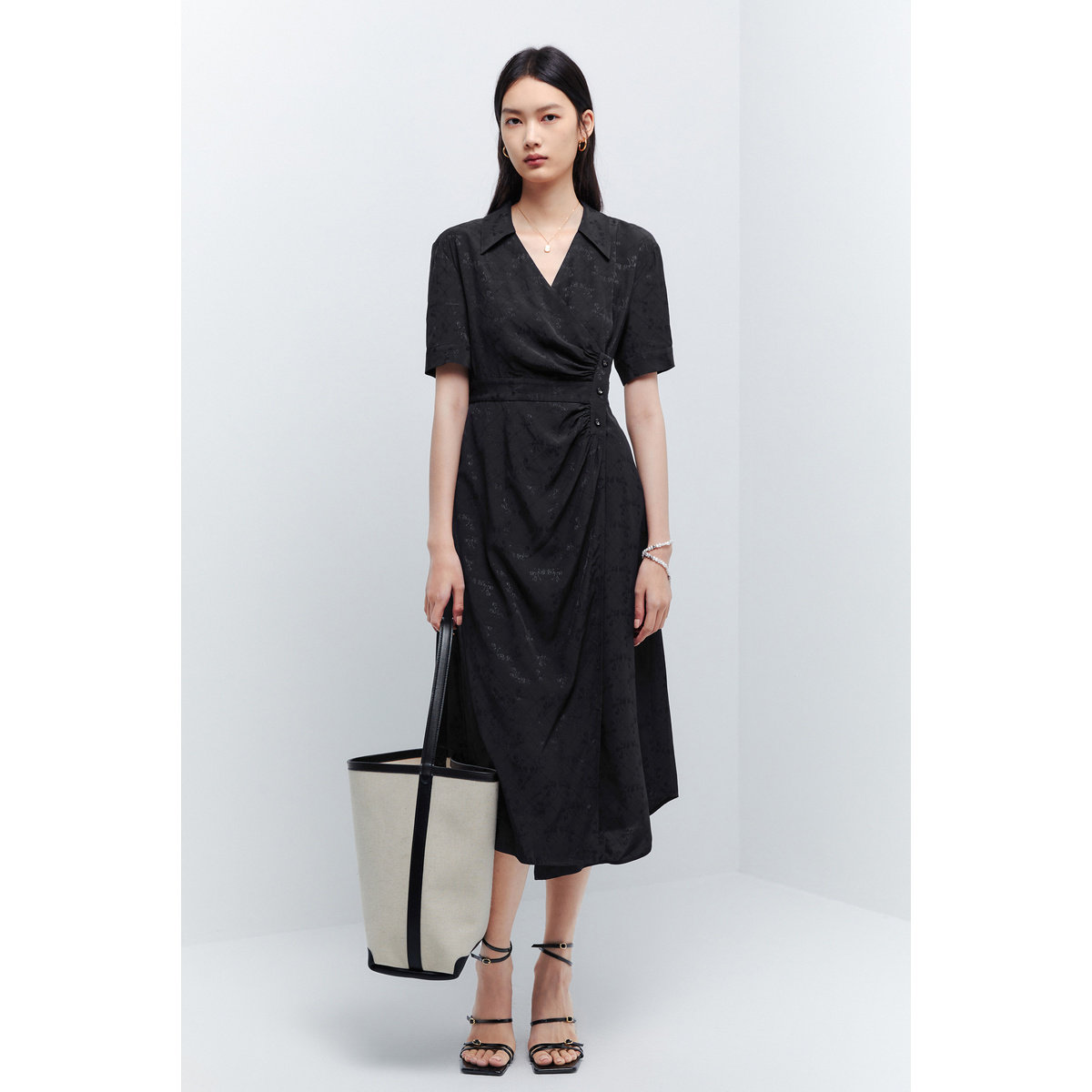  太平鸟outlets店连衣裙