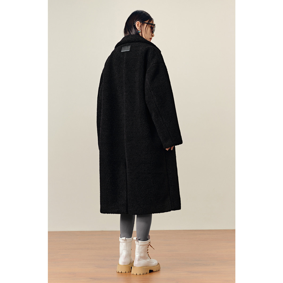 太平鸟黑色秋冬新款时尚摇粒绒大衣 太平鸟outlets店毛呢外套