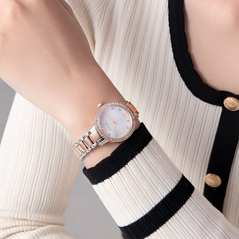 Armani inlaid with diamonds, British ladies are simple