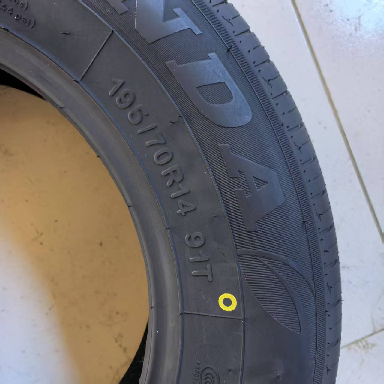 高端电轿195/70R14真空胎铝合金轮子大卡宴大宝马时速不超60迈 - 图1