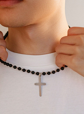 时尚个性黑色串珠十字架项链