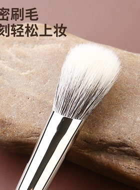 受受狼小坡坡细节双色羊毛腮红刷