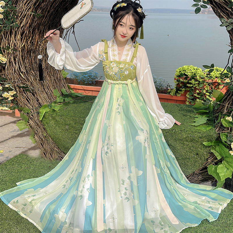  彩谣蔓汉服套装