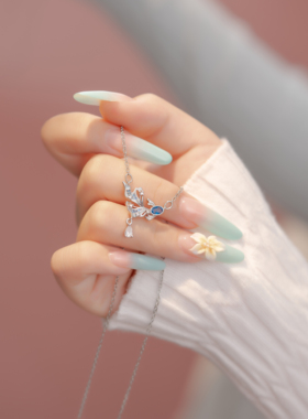 Jusong klein 春日蝴蝶系列小鱼项链女轻奢气质锁骨链