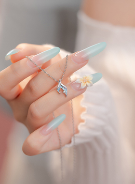 Jusong klein 钛钢项链 春日蝴蝶系列渐变鱼尾项链女轻奢锁骨链