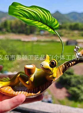 跨境热销 可爱青蛙躺着拿咖啡杯树叶伞 春夏款树脂摆件 庭院花园