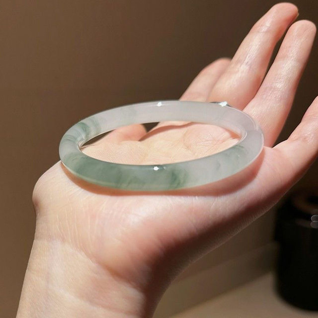 Xinjiang Tianshan jade ice waxy bracelet with floating flowers and round bars