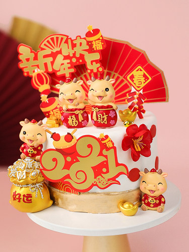 新年烘焙蛋糕装饰红金新年快乐插牌牛年福袋唐装牛宝宝玩偶摆件 - 图1