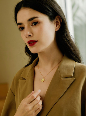 镀K金复古女王头像项链女百搭现货[优惠一口价]韩版925纯银