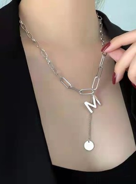 2021新款钛钢字母M吊坠圆牌项链女韩国网红饰品ins嘻哈个性锁骨链