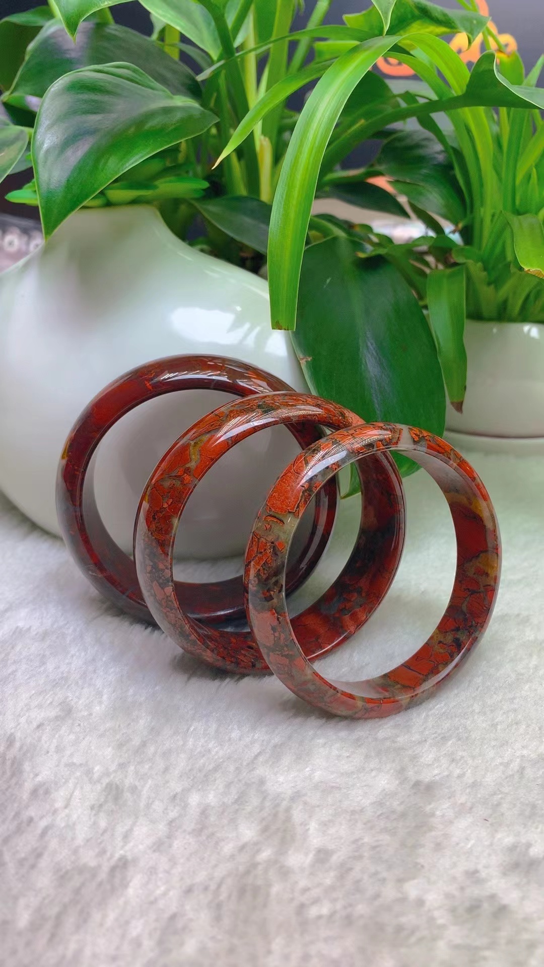 如如新疆红伊丁手镯收藏级深层老矿料碧玉蔷薇凤凰松南红水晶玛瑙