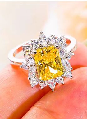 莫桑石黄钻公主方戒指3克拉