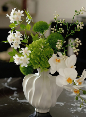 现代简约仿真花艺高级感样板间插花家居玄关民宿前台餐桌假花装饰