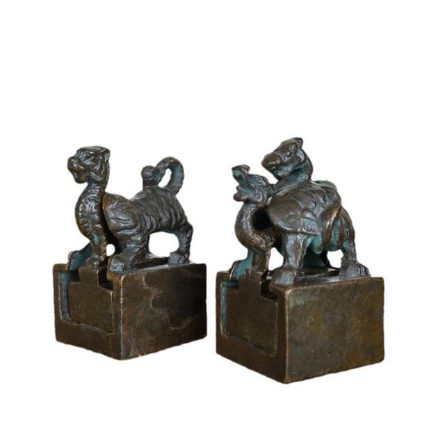 Antique Miscellaneous Collection of Antique Four Beasts Seals for Children and Children, Alloy Seals, Four Sets of Study Decoration Ornaments