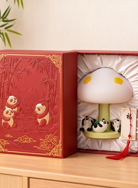 国潮熊猫造型装饰摆件红色礼盒