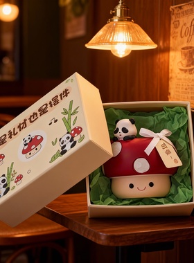 可爱蘑菇熊猫公仔桌面摆件礼物