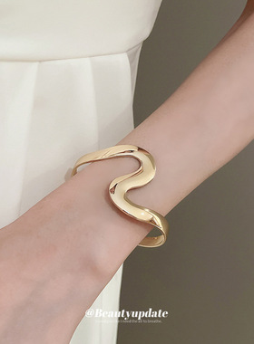跨境冷淡风交叉波浪手镯欧美新款轻奢时尚手环简约高级感手饰