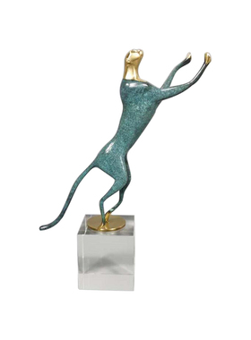 简约现代风金属样板间客厅桌面