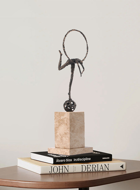 现代简约金属体操人物摆件大理石运动雕塑书房书架办公室软装饰品