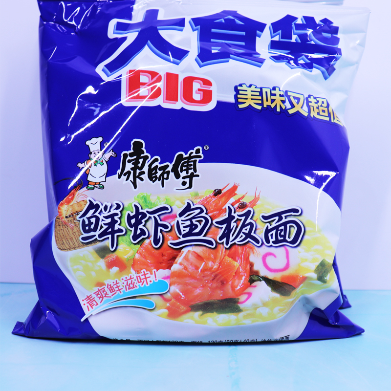 新康师傅大食袋鲜虾鱼板面BIG大面块 泡面整箱速食煮面袋装箱包邮 - 图1