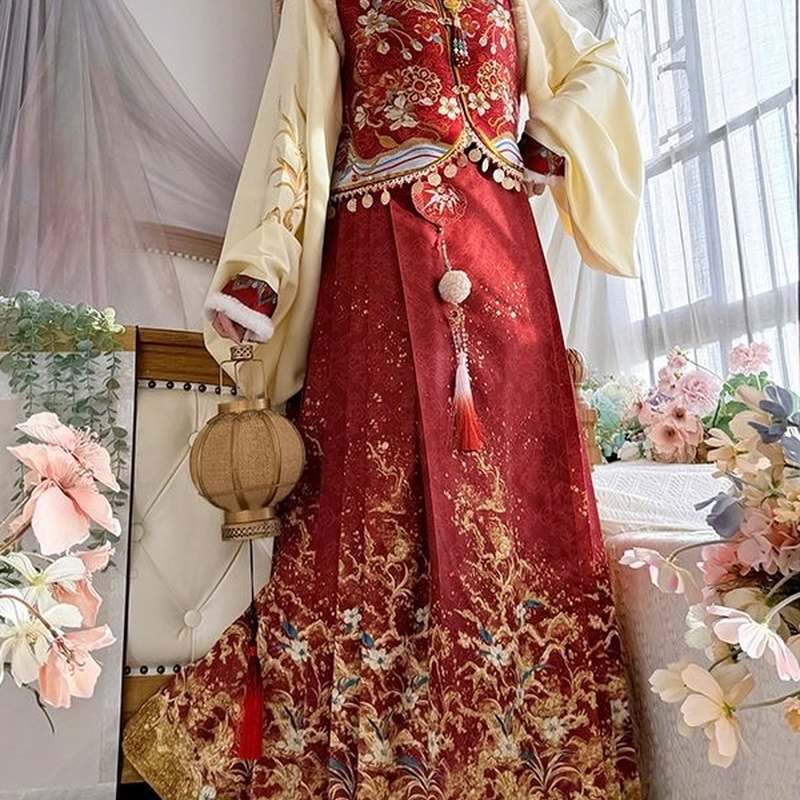 明制秋冬汉服女【金锦年】立领琵琶袖刺绣织金比甲加厚马面裙套装,淘宝优惠券,粉丝福利购,淘宝优惠卷