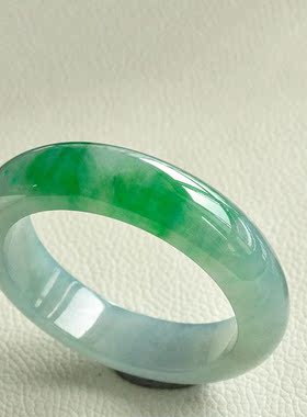 缅甸老坑冰种飘绿翡翠手镯贵妃镯椭圆形飘花玉手镯女宽条