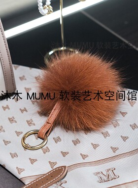 现代简约卡其拼色手提包手表丝巾轻奢样板房衣帽间饰品套装摆件