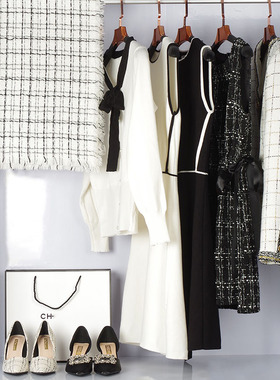 轻奢黑白小香风样板间衣帽间饰品衣服鞋子摆件连衣裙衣柜展厅软装