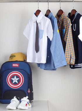 样板房间衣帽间男孩儿童房衣柜服饰外套衬衫鞋帽书包软装饰品摆件