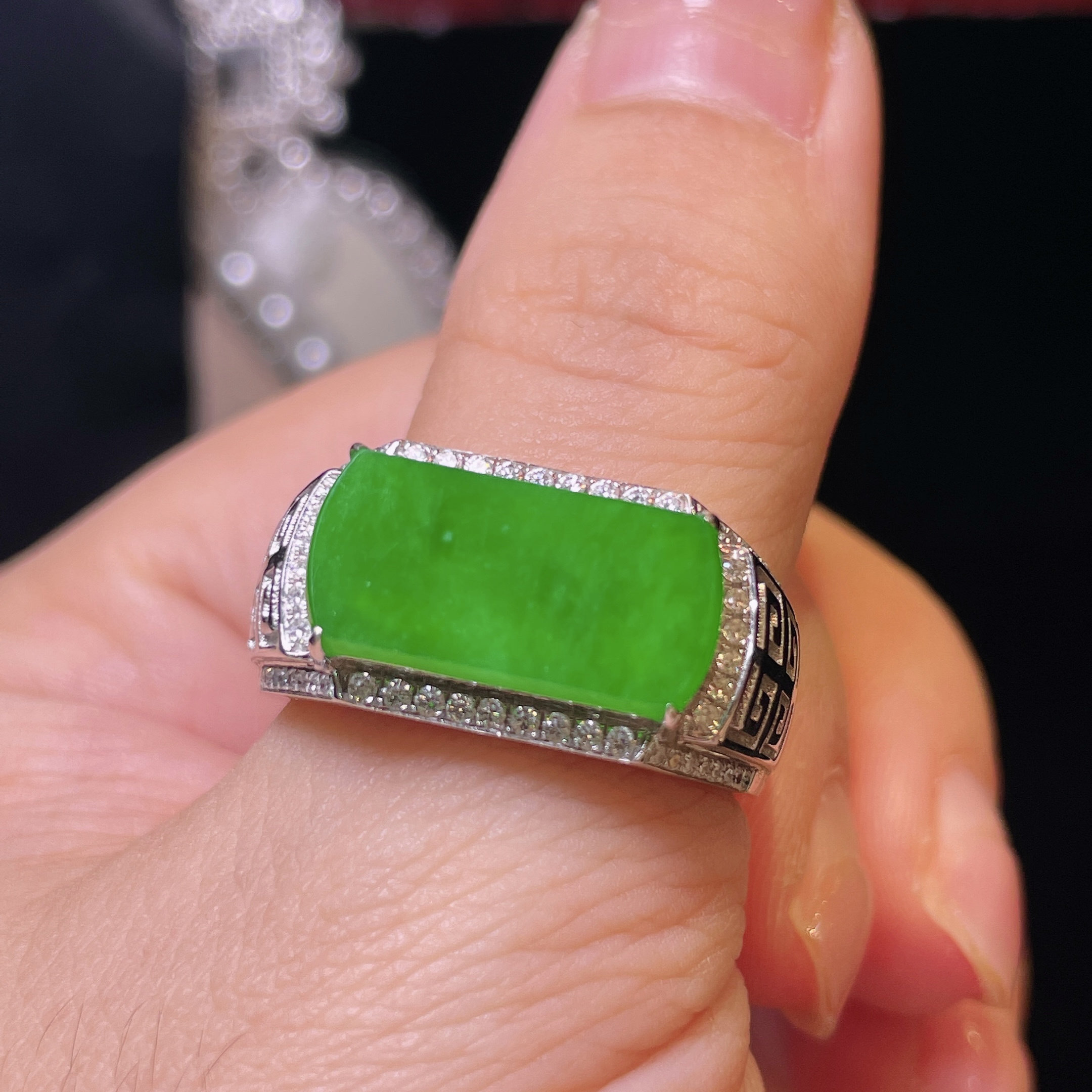 Cuiqin Emperor Bingyang Green Saddle Ring 18k gold inlaid with natural jade A variety of colors and elegant temperament