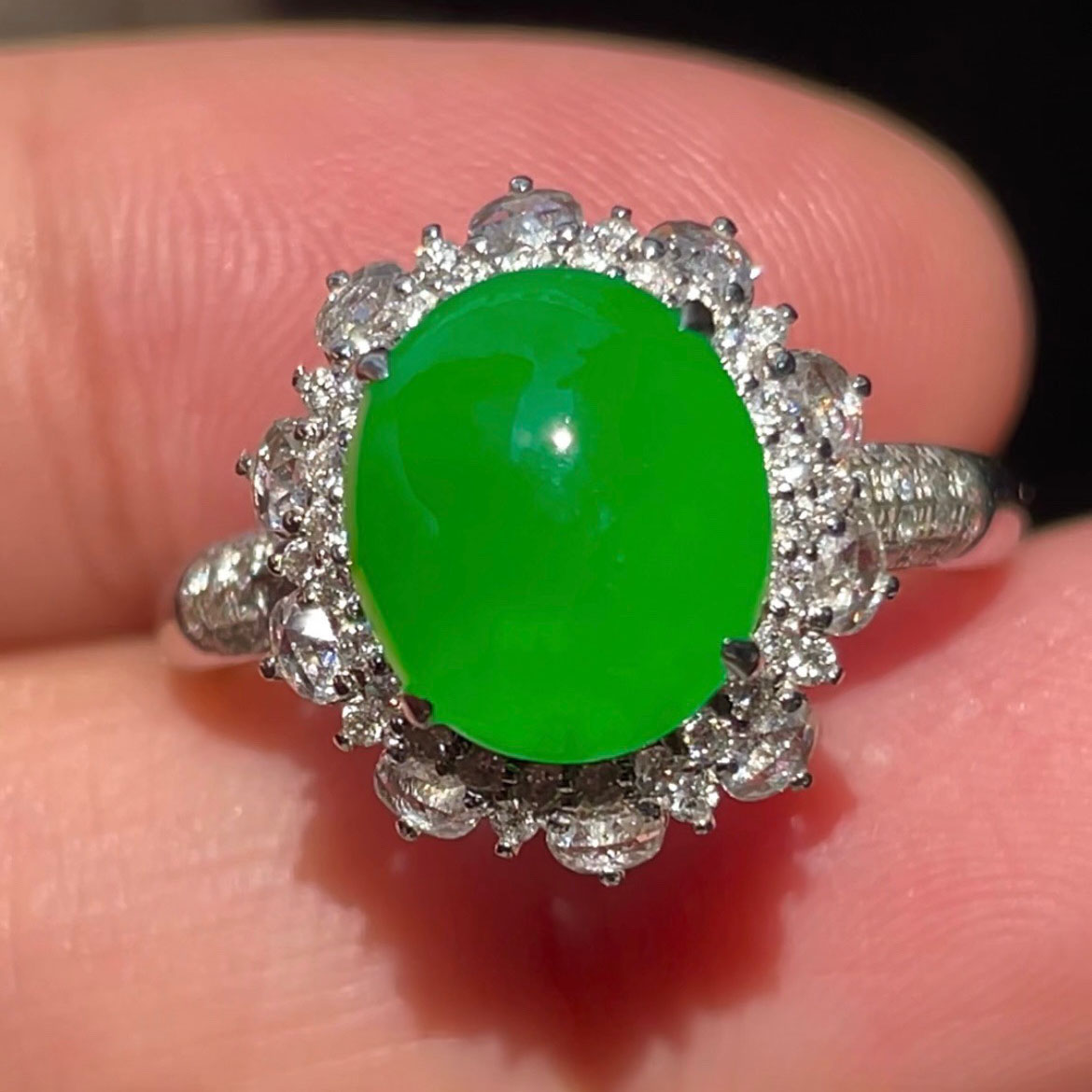 Emperor of Cuiqin Gao Bing Zhengyang Green Cabochon Ring 18k Gold Inlaid with Natural Burmese Jade A Grade Moisturizing and Delicate