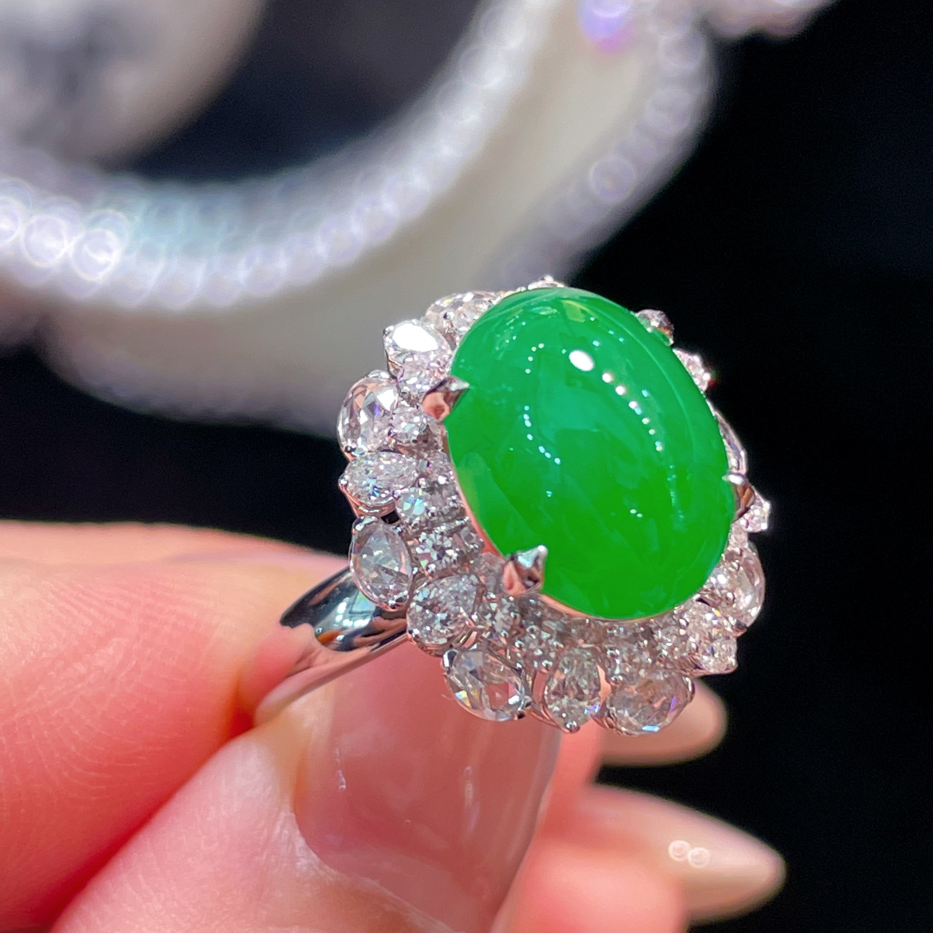 Cuiqin Emperor Bingyang Green Cabochon Ring 18k gold inlaid with natural jadeite A variety of colors with elegant temperament