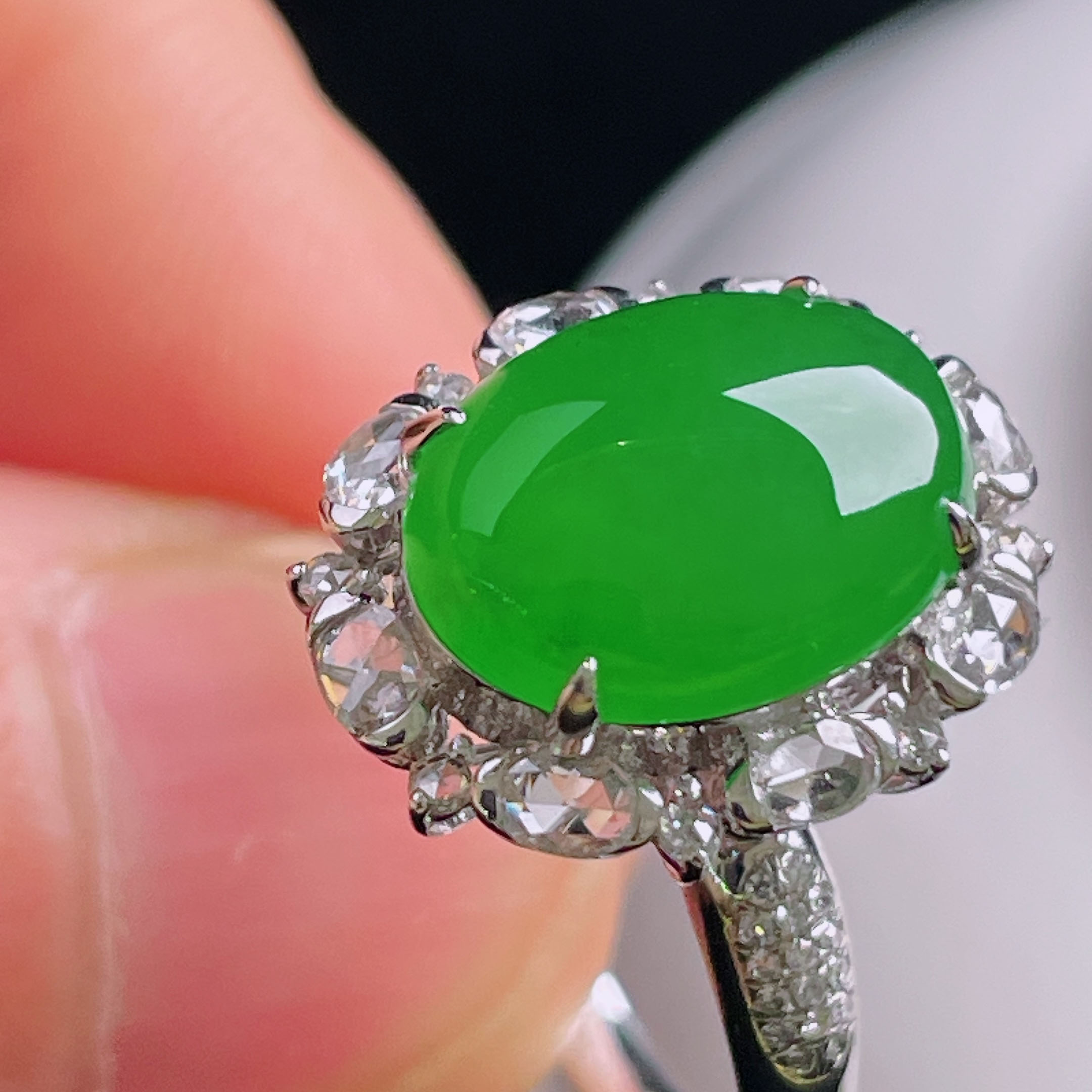 Cuiqin Emperor Bingyang Green Cabochon Ring 18k gold diamond inlaid with natural A-grade jadeite full and translucent